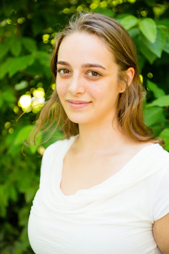Headshot of Mara Featherstone